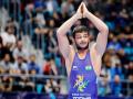 पहलवान दीपक पूनिया को हॉस्पिटल से छुट्टी, घर में पृथक रहने की सलाह - Hindi News | Indian wrestler Deepak Poonia Corona report negetive | Latest athletics News at Lokmatnews.in