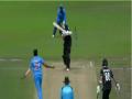 INDA vs NZA: मोहम्मद सिराज ने 2 बार हवा में बिखेर दिए स्टंप, देखें वीडियो - Hindi News | Mohammed Siraj sends stumps flying with lethal deliveries against New Zealand A | Latest cricket News at Lokmatnews.in