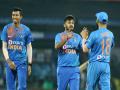ND vs SL, 2nd T20I: शार्दुल ठाकुर का कोहराम, ओवर में दिए सिर्फ 3 रन, झटके 3 विकेट - Hindi News | India vs Sri Lanka, 2nd T20I: Shardul Thakur takes 3 wickets in an over | Latest cricket News at Lokmatnews.in