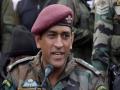 बॉर्डर पर तैनाती के लिए तैयार धोनी, मुंबई एयरपोर्ट पर आए नजर - Hindi News | MS Dhoni spotted at Mumbai airport despite reports stating he will join Indian Army | Latest cricket News at Lokmatnews.in