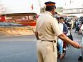 ये ट्रैफिक चालान तो जानलेवा है - Hindi News | Man allegedly dies during vehicle checking in Noida | Latest india Videos at Lokmatnews.in