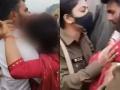Jamui Video Viral: 1 मिनट तक महिला ने कसकर पकड़ा!, देखती रही गई बिहार पुलिस - Hindi News | jamui video viral before marriage love story bihar police news upadte | Latest weird News at Lokmatnews.in