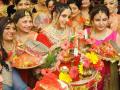 Karva Chauth 2020: 4 नवंबर को है करवा चौथ, पढ़िए इसकी पौराणिक कथा - Hindi News | Karva Chauth Vrat Katha in Hindi | Latest spirituality News at Lokmatnews.in