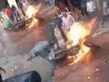Hyderabad Motorcycle Fire Blast: खौफनाक वीडियो, बाइक में ब्लास्ट,10 घायल, वीडियो वायरल - Hindi News | Hyderabad royal Enfield motorcycle fire blast 10 people injured video viral | Latest weird News at Lokmatnews.in