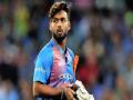 IND vs WI: ऋषभ पंत से छूटे 3 कैच, फैंस ने कर दिया जमकर ट्रोल - Hindi News | India vs West Indies: Rishabh Pant slammed by fans on Twitter after dropping catches in 3rd ODI against West Indies | Latest cricket News at Lokmatnews.in