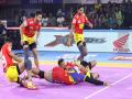PKL 2019, UP Yoddha vs Gujarat Fortunegiants: यूपी योद्धा की लगातार चौथी जीत, गुजरात को दी 33-26 से मात - Hindi News | PKL 2019: U.P. Yoddha Beat Gujarat Fortunegiants (33-26 ) | Latest kabaddi News at Lokmatnews.in