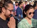 मजदूर दिवस पर आलिया-आमिर ने किया दिल छू लेने वाला काम, फोटो हुई वायरल - Hindi News | alia bhatt does shramdaan with aamir khan on labour day | Latest bollywood News at Lokmatnews.in