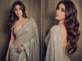 मौनी रॉयने शेअर केले साडीतील स्टायलिश फोटो, दिसली झक्कास! - Marathi News | Actress Mouni Roy latest saree pics goes viral see actress glamorous photos | Latest filmy Photos at Lokmat.com
