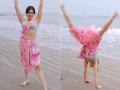 अदा शर्मा ने बीच पर साड़ी पहनकर किया गजब स्टंट, देखें तस्वीरें - Hindi News | Adah Sharma Cartwheel stunt on beach see photos | Latest bollywood Photos at Lokmatnews.in