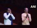 Raj and Uddhav Thackeray: मैं और राज मिलकर मुंबई नगर निगम और महाराष्ट्र में सत्ता हासिल करेंगे, भाजपा पर गरजे उद्धव ठाकरे, देखें वीडियो - Hindi News | Raj and Uddhav Thackeray I and Raj Thackeray together gain power bmc Mumbai Municipal Corporation Maharashtra Uddhav Thackeray roars BJPwatch video | Latest india News at Lokmatnews.in
