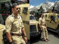 Singham 3: बर्फ से ढके पहाड़ों के बीच सिंघम का धांसू लुक, ‘सिंघम 3’ की कश्मीर में शूटिंग खत्म... - Hindi News | Ajay Devgn Singham 3 Photo from kashmir shoot goes viral after wrapping up singham again shooting | Latest bollywood Photos at Lokmatnews.in