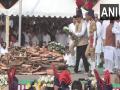 Ajit Pawar funeral: मुख्यमंत्री देवेंद्र फडणवीस, शिंदे, शाह शाह और गडकरी ने बारामती में अजीत पवार को पुष्पांजलि अर्पित कर दी अंतिम श्रद्धांजलि दी - Hindi News | Chief Minister Devendra Fadnavis paid his last respects to Deputy CM Ajit Pawar by laying a wreath in Baramati VIDEO | Latest india News at Lokmatnews.in