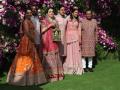 आकाश-श्लोका की शादी में यूं जश्न मनाते दिखा अंबानी परिवार, देखें तस्वीरें - Hindi News | ambani family celebrating Akash-Shloka's wedding, see in pics | Latest bollywood Photos at Lokmatnews.in