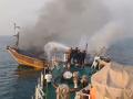 Mumbai Boat Fire: अलीबाग में बीच समुद्र में लगी आग, दर्जन भर से ज्यादा लोग सवार; वीडियो आया सामने - Hindi News | Fishing boat carrying 18 sailors catches fire off Alibag coast video | Latest india News at Lokmatnews.in