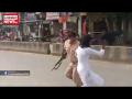 अमित शाह के काफिले सामने युवती लहराया काला झंडा, पुलिस ने पीटा - Hindi News | Allahabad: Girls protesting in front of Amit Shah Convey 'manhandled' by cops | Latest india Videos at Lokmatnews.in