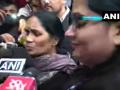 Nirbhaya Case: फांसी टलने पर गुस्से में क्या बोलीं निर्भया की मां, देखिए वीडियो - Hindi News | Nirbhaya Case: What Nirbhaya's mother said in anger on postponement, watch video | Latest india Videos at Lokmatnews.in