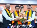 Ashok Chavan Joins BJP: भाजपा मुंबई इकाई के प्रमुख आशीष शेलार को कांग्रेस इकाई का अध्यक्ष बताया, अशोक चव्हाण की जुबान फिसली, कमरा ठहाकों से गूंजा, देखें वीडियो - Hindi News | Ashok Chavan Joins BJP Mumbai unit chief Ashish Shelar was called Congress unit president Ashok Chavan's tongue slipped room echoed with laughter, watch video | Latest india News at Lokmatnews.in