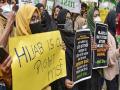 Hijab Row: शुक्रवार और रमजान में हिजाब पहनने की दें अनुमति- मुस्लिम लड़कियों ने अदालत से कही यह बात, जानें छात्राओं के वकील ने कुरान पर क्या बोला - Hindi News | karnataka Hijab Row Allow wearing hijab Friday Ramadan month Muslim girls told high court know what student lawyer said Quran | Latest india News at Lokmatnews.in