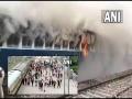 'अग्निपथ' के विरोध में बलिया रेलवे स्टेशन पर उमड़ी भीड़, प्रदर्शनकारियों ने पथराव के बाद ट्रेन में लगाई आग - Hindi News | Agneepath protest Crowd gathered at Ballia railway station set fire to train after stone pelting | Latest india News at Lokmatnews.in 'अग्निपथ' के विरोध में बलिया रेलवे स्टेशन पर उमड़ी भीड़, प्रदर्शनकारियों ने पथराव के बाद ट्रेन में लगाई आग - Hindi News | Agneepath protest Crowd gathered at Ballia railway station set fire to train after stone pelting | Latest india News at Lokmatnews.in