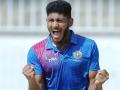 Ranji Trophy 2018: बासिल थम्पी की घातक गेंदबाजी, केरल ने बंगाल को 147 रन पर समेटा - Hindi News | Ranji Trophy 2018: Basil Thampi takes 4 wickets, as Kerala bowl out Bengal on 147 | Latest cricket News at Lokmatnews.in