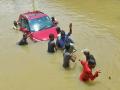 Bengaluru Floods: बेंगलुरु में आई बाढ़ में बेंटले, लेक्सस जैसी लग्जरी कारें हुईं जलमग्न, देखें Video - Hindi News | Bengaluru Floods Luxury cars Bentley, Lexus seen submerged in Bengaluru Watch Video | Latest weird News at Lokmatnews.in