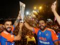 Team India Victory Parade: प्रेरणादायक और भावनात्मक, विश्व कप विजेता युवराज सिंह के साथ फाइनल देख रहे अभिषेक शर्मा ने कहा-जीत पर भावुक हुए युवी पाजी, देखें वीडियो - Hindi News | Team India Victory Parade Inspirational emotional Abhishek Sharma watching final World Cup winner Yuvi Paaji got emotional victory, watch video | Latest cricket News at Lokmatnews.in