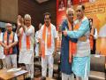 अभय कुमार दुबे का ब्लॉग : विजय रुपाणी और योगी आदित्यनाथ का फर्क - Hindi News | bjp facing anti incumbency in gujarat and changing the cm | Latest india News at Lokmatnews.in