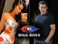 Bigg Boss 16: अर्चना ने निमृत के माथे पर लिखी ये बात, पहले एपिसोड में जमकर मचा बवाल - Hindi News | Bigg Boss 16 Highlights Archana wrote bekaar on Nimrit forehead bb16 latest episode | Latest television Photos at Lokmatnews.in
