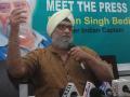 Bishan Singh Bedi: पाकिस्तान के तेज गेंदबाज नवाज ने लगातार चार बाउंसर किए और अंपायर ने एक भी वाइड नहीं दिया, विरोध में बेदी ने बल्लेबाजों को वापस बुलाया... - Hindi News | Bishan Singh Bedi Passed Away pak vs ind Pakistan fast bowler Sarfaraz Nawaz bowled four consecutive bouncers and umpire did not give single wide called batsmen back in protest | Latest cricket News at Lokmatnews.in