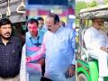 पीएम मोदी की अपील और केंद्रीय मंत्री रामदास आठवले और मंत्री आशीष सूद ने की मेट्रो की सवारी, शेयर की तस्वीरें - Hindi News | pm Narendra Modi’s appeal delhi minister Ashish Sood in metro Union Minister Ramdas Athawale also took the metro from BKC | Latest india News at Lokmatnews.in