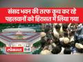 जंतर-मंतर से संसद भवन जा रहे पहलवानों को पुलिस ने हिरासत में लिया - Hindi News | Police detained wrestlers going from Jantar Mantar to Parliament House | Latest india Videos at Lokmatnews.in
