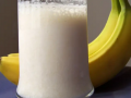 Banana Shake Benefits: गर्मियों की डाईट में शामिल करें बनाना शेक, बच्चों और वयस्कों दोनों के लिए है बेहद फायदेमंद, जानें इसके लाभ - Hindi News | Banana Shake Benefits Include in summer diet Weight gain support Workout boost | Latest health News at Lokmatnews.in