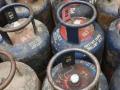 LPG Price Drops: रक्षाबंधन से पहले खुशखबरी?, एलपीजी सिलेंडर की कीमत में 33.50 रुपये की कटौती, नई दरें आज से लागू - Hindi News | LPG Price Drops Gas cylinder price cut know new rate Commercial LPG Cylinder Price Cut By Rs 33-50 New Rates Effective From Today | Latest business News at Lokmatnews.in