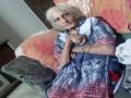 96 साल की दादी के जज्बे को सलाम, कोरोना को दी मात, फिर परिवार संग मनाया जश्न - Hindi News | 96 year old Delhi woman beats COVID neighbours hail her willingness to live | Latest weird News at Lokmatnews.in