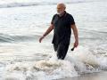 PM Modi Plogging Mamallapuram Beach: नरेंद्र मोदी ने ममल्लापुरम के बीच पर कुछ इस अंदाज में की सैर, देखें फोटो - Hindi News | explore modi Mamallapuram beach Plogging Morning Refreshing walk and exercise session pics images picture | Latest india Photos at Lokmatnews.in