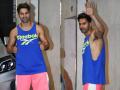 जिम के बाहर स्पॉट हुए वरुण धवन, तस्वीरों में देखें कलरफुल लुक - Hindi News | Varun Dhawan spotted out of gym, see pictures in colorful look | Latest bollywood Photos at Lokmatnews.in