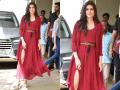 कुछ इस अंदाज में नजर आईं कृति सेनन, फोटो देख फैंस हो जाएंगे दीवाने - Hindi News | Kriti Sanon spotted at Anupama Chopra's house in bandra | Latest bollywood Photos at Lokmatnews.in