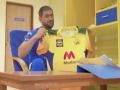 IPL 2021: धोनी ने दिखाई चेन्नई सुपरकिंग्स की नई जर्सी, भारतीय सैन्य बलों को है समर्पित, जानें क्या है बदलाव - Hindi News | IPL 2021 MS Dhoni unveils new CSK jersey tribute to Indian armed shoulders | Latest cricket News at Lokmatnews.in
