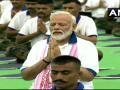 रांची में मोदी, चालीस मिनट में प्रधानमंत्री ने लगभग 24 योगासन किए, जिसे देखकर बच्चे और बुजुर्ग सभी चकित रह गए - Hindi News | Jharkhand: Prime Minister Narendra Modi performs yoga at Prabhat Tara ground in Ranchi | Latest india News at Lokmatnews.in