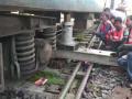 बिहारः दरभंगा-कोलकाता एक्सप्रेस के 3 डिब्बे पटरी से उतरे - Hindi News | Bihar: 3 coaches of Darbhanga-Kolkata Express derailed near a railway crossing in Darbhanga | Latest india News at Lokmatnews.in