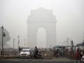 राजधानी दिल्ली में कई इलाकों में AQI 400 के पार, शहर रेड जोन में पहुंचा - Hindi News | Delhi chokes as AQI breaches 400 in several areas, city enters red zone | Latest india News at Lokmatnews.in