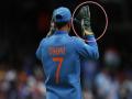 ICC World Cup 2019, IND vs AUS: ऑस्ट्रेलिया के खिलाफ 'बलिदान बैज' के बिना उतरे महेंद्र सिंह धोनी - Hindi News | ICC World Cup 2019, India vs Australia: A new pair of gloves for MSD | Latest cricket News at Lokmatnews.in