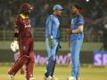 Ind vs WI: कैसे फेल हुई धोनी की आखिरी गेंद के लिए बनाई गई योजना, विंडीज ने मैच टाई करा लिया - Hindi News | India vs West Indies: How MS Dhoni plan for last ball failed during 2nd odi vs Windies | Latest cricket News at Lokmatnews.in