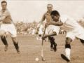 Dhyan Chand Birth Anniversary: जब तोड़ी गई थी ध्यानचंद की हॉकी स्टिक, उतरवाए गए जूते और मोजे - Hindi News | Major Dhyanchand stick was broken during a match to check whether stick has any magnet or something else | Latest hockey News at Lokmatnews.in