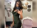दिशा पाटनी का सेल्फी लेते हुए दिखा बोल्ड अंदाज, Pics हुईं वायरल - Hindi News | Disha Patani Take her selfie in bold olive green dress, Pic Goes Viral | Latest bollywood Photos at Lokmatnews.in
