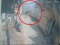 VIDEO: स्कूटी पर ले जा रहे 'प्याज बम' में धमाका, एक की मौत 6 घायल - Hindi News | VIDEO Onion bomb being carried on a scooter explodes one dead 6 injured in Andhra Pradesh | Latest india News at Lokmatnews.in