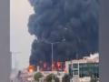 दुबई के मुख्य बंदरगाह पर जोरदार धमाके के बाद लगी आग, जानें पूरा मामला - Hindi News | explosion rocks dubai after container ship at jebel ali port catches fire dubai united arab emirates | Latest world News at Lokmatnews.in