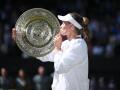 Wimbledon 2022 Women’s Final: ग्रैंडस्लैम एकल चैंपियनशिप जीतने वाली कजाखस्तान की पहली खिलाड़ी, एलेना ने जाबेर को 3-6, 6-2, 6-2 से हराया - Hindi News | Wimbledon 2022 Women’s Final Elena Rybakina wins title, defeats Ons Jabeur 6-3, 2-6, 2-6 Kazakhstan win Grand Slam singles | Latest other-sports News at Lokmatnews.in