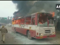 CAA का विरोधः संभल में सरकारी बस में आग लगायी, इंटरनेट सेवा बंद - Hindi News | CAA protest: Fire on government bus in Sambhal, internet service stopped | Latest india News at Lokmatnews.in