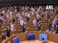 Russia Ukraine War: यूक्रेन के राष्ट्रपति जेलेंस्की ने यूरोपीय संसद में ऐसा क्या कहा जिसके बाद उनके सम्मान में खड़े हो गए सारे सदस्य - Hindi News | Russia Ukraine War We're fighting for our land & our freedom despite the fact that all our cities are now blocked says Volodymyr Zelenskyy | Latest world News at Lokmatnews.in